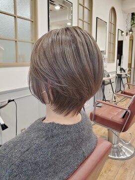 グランシュ 青葉台店(GranCieux) 脱白髪染めハイライトグレーヘア☆