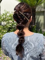 ナカオコアフュール(NAKAO COIFFURE)&nbsp;編み下ろしバレッタアレンジ　ローポニー　結婚式アレンジ
