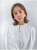 薄め前髪外ハネミディアムボブブリーチなしベージュ渋谷mutsuki
