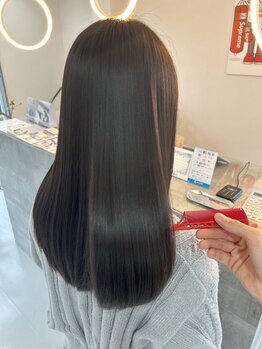 シーン(scene)の写真/髪の状態に合わせたトリートメントをプロが診断します♪髪の内部から潤いを閉じ込めて艶めく質感に◎