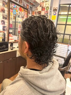 バーバーブロス 吉祥寺店(BARBER BROS) 【BarBerBROS】メンズパーマ　濡れ感　ミディアム　刈り上げ