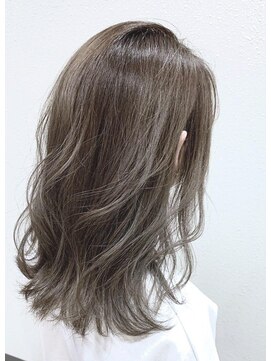 グレーブラウン/ハイレイヤーカット/ハイレイヤーウルフ