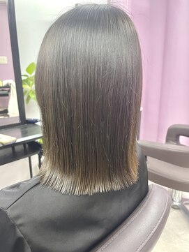 プツッと感の可愛い切りっぱなしボブ