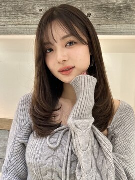 アイヴィ 表参道(IVY) ワンカール ミディアムレイヤー 顔まわりカット【肥田亜沙美】