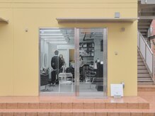 ハロ(Halo)の雰囲気（黄色い建物の1F/右側［表参道/原宿/レイヤーカット/韓国/学割］）