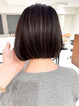 アマレット(Amaretto) 【白髪ぼかしハイライト×美シルエットな贅沢艶ボブ】