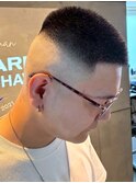 スキンフェード 刈り上げ 黒髪 フェードカット 眉毛カット 20代