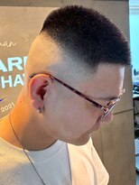 ディスイズバーバー(THIS IS BARBER)&nbsp;スキンフェード 刈り上げ 黒髪 フェードカット 眉毛カット 20代