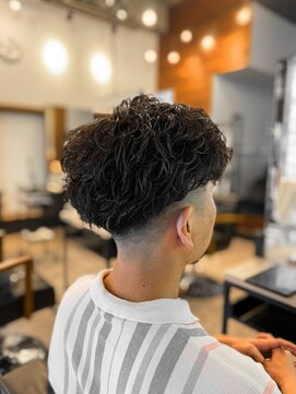 アイリーヘアデザイン(IRIE HAIR DESIGN) 【IRIE HAIR赤坂】スキンフェード×強めワンカールパーマ×束感