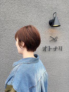 オトナリの写真/「5年後の美髪も守る」マイクロスコープ診断×マンツーマン。大人女性の髪と頭皮の悩みに寄り添う。