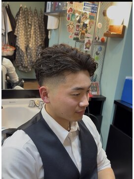 タイト スワッグ バーバーワークス(TIGHT SWAG BARBERWORKS) スキンフェード×ピンパーマ