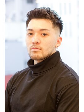 にもう ワイルドアップバングスキンフェードアイロンパーマ濡れパン３