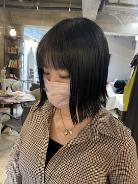 ヘアーラボ ハチ(HAIR LABO HACHI) パッツとミニボブ外ハネ