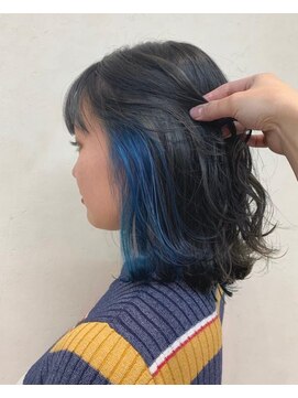 リア(Lia by KENJE) 塩基性で作るイヤリングブルー♪顔まわりカット　ダブルカラー