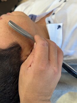 ヘアーサロン ジャック(JACK)の写真/理容師が行う本格シェービング♪プロのレザーで隅々まで剃り、眉毛も綺麗にします◎清潔感溢れる印象に♪