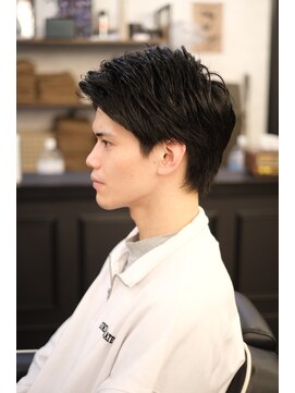 ブロートーキョーバーバーショップ 神田店(Bro Tokyo BARBERSHOP) 【神田】耳掛かり長めアップバングスタイル