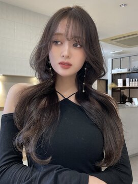 エヌアイ オモテサンドウ(ni omotesando) ☆韓国ロングヘア レイヤーカット ダークグレージュ☆