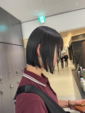 サヴォア(Savoir) タイトな、ボブ。