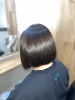 ハサミバイアトリエナガノ 千葉(8sami by atelier nagano)&nbsp;ショートボブ/センターパート/ツヤ髪/グラデーション/イヤリング