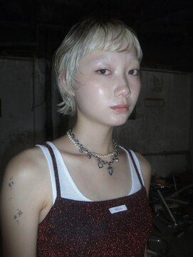 ヌウ(nuu) 〈生平〉ホワイトブロンド/ローライト/デザインカラー