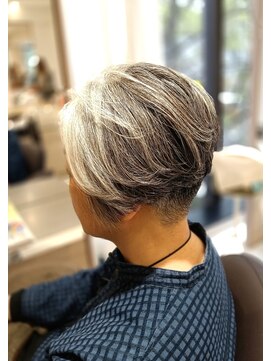 アンベリールフルー(EMBELLIR fleur) ショートボブパーマカットスタイル60代
