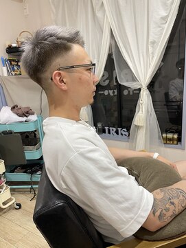 アイリス トーキョー(IRIS Tokyo) フェードスタイルにパールアッシュカラー