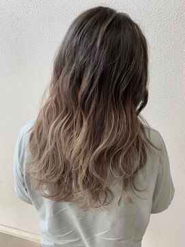 モルニ(MORNI) グラデーションカラー_マロンベージュ Aラインボブ かきあげ