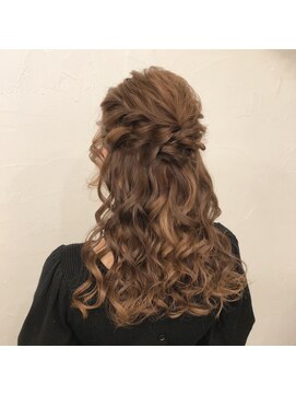 ファム(fam) 細かめカールのウェーブハーフ