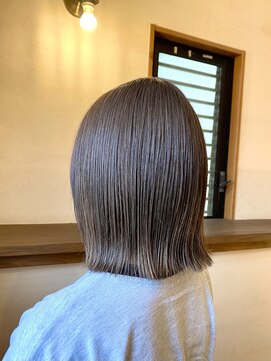 ココカラヘアー ニコ(cococara hair nico) ハイトーン/ブリーチ/グレージュ/切りっぱなしボブ/縮毛矯正