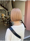 ベージュカラー×切りっぱなしボブ