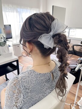 オウン(AUN) 編み下ろしツインポニー