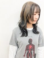 シイノ(Siino)&nbsp;ウルフカットとアンブレラカラー