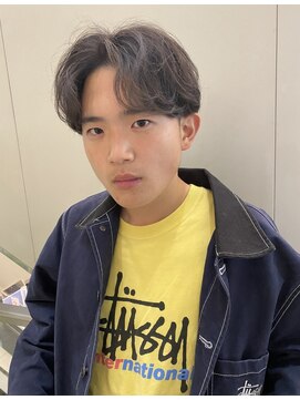 アクシス カリヤ(`AXIS KARIYA) 刈り上げセンターパートフェザーパーマ