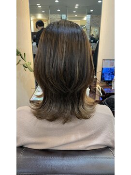 キャラ 池袋本店(CHARA) ウルフの巻いていない状態と、コテ巻きした時との比較【大村】