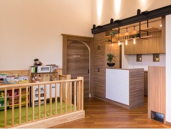 ヘアーデザイン サンライズ(Hair Design SUNRISE)の写真/お子様連れ大歓迎◎家族全員で通える“Hair Design　SUNRISE”おもちゃもたくさんのキッズスペース完備！