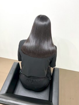 イオエ 元町(ioe) 前髪/暗髪カラー/艶カラー/小顔カット/髪質改善/縮毛矯正/黒髪