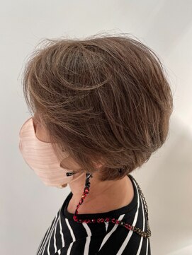 白髪ぼかしハイライト×明るめグレージュ