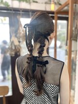 リッカ(RICCA)&nbsp;大人ツインテール☆アシンメトリー編み込みアレンジ♪