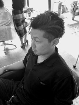 イヤイライケレ ツーブロック前下がりショート