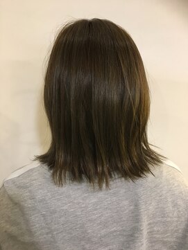 アリン(allin) 切りっぱなし×ミディアムボブ