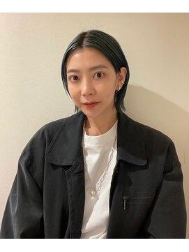 マイン(mine) dark green hair