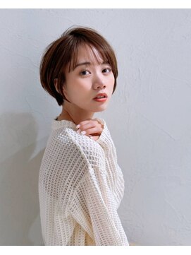 アンド ストーリーズ(&STORIES) 前髪あり耳掛け丸みくびれショートボブ20代30代40代50代(蘭)