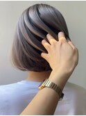 ヌーディーベージュ/ニュアンスグレーアッシュ/ツヤ髪内巻きボブ