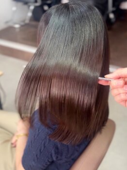 サクラ オモテサンドウ(SAKURA)の写真/お客様の髪質やクセを見極めた施術でお悩みを解消◎湿気にも負けない指通りなめらかなツヤ髪に！[表参道］