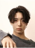 メンズヘアセンターパート黒髪ミディアム毛流れパーマ