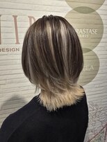 ヘアーデザイン ビビッド(HAIR DESIGN VIVID)&nbsp;ウルフ/ウルフボブ/レイヤー/シルバー/アンブレラカラー/顔周り