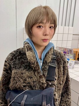 大人ボブ ショートカット ブリーチ ハイトーン 顔周りカット 