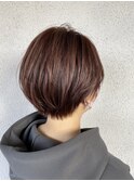 ショートヘアのピンクブラウン