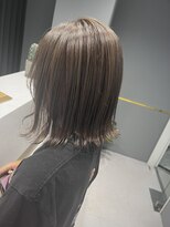 シカ 神戸三宮元町店(Cica) ベージュ アッシュ 透明感 切りっぱなし ブリーチ 三ノ宮 元町