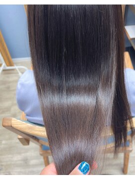 アンフィシュピトロワ(AnFye spi tlow) ［AnFye］滑らかな手触り縮毛矯正